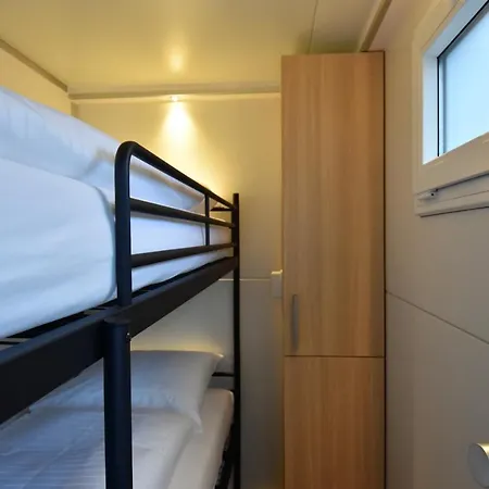 Cozy Floating Boatlodge Het Vrijthof *