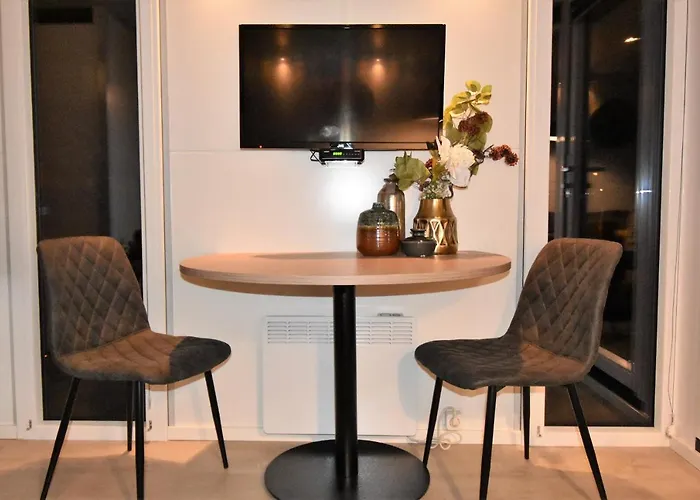 Cozy Floating Boatlodge 