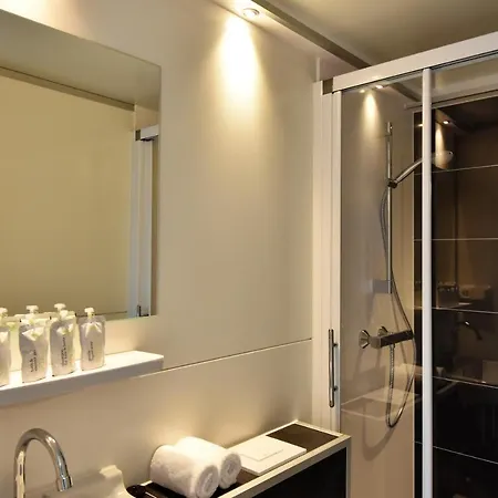 Cozy Floating Boatlodge Het Vrijthof Vakantiehuis