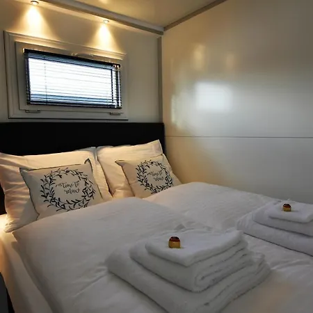 Cozy Floating Boatlodge Het Vrijthof Vakantiehuis *