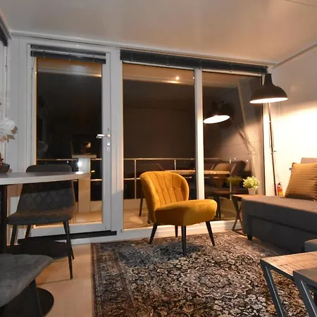 Cozy Floating Boatlodge Het Vrijthof Maastricht