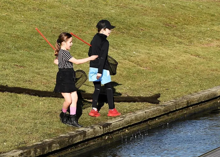 Cozy Floating Boatlodge 