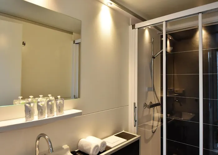 Cozy Floating Boatlodge 