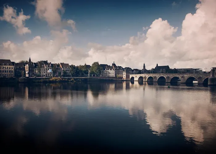 Cozy Floating Boatlodge 