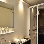 Cozy Floating Boatlodge Het Vrijthof Vakantiehuis