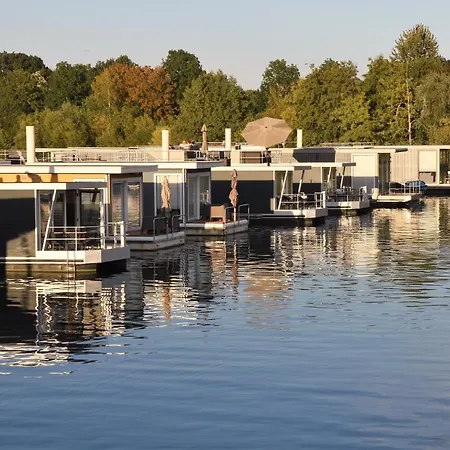 Cozy Floating Boatlodge Het Vrijthof Vakantiehuis
